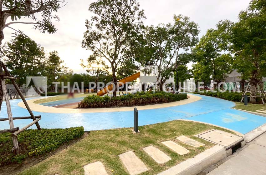 House with Shared Pool in Bangnatrad 